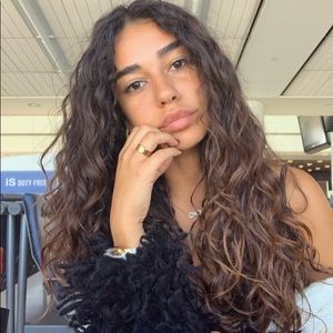 Meet your Posher, Elif